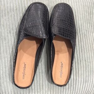 Comfortview Black Crocodile-Embossed Loafers